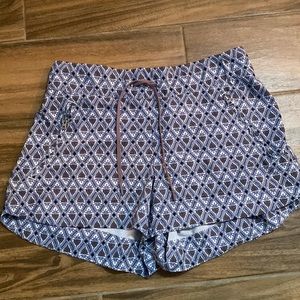 Athleta patterned shorts